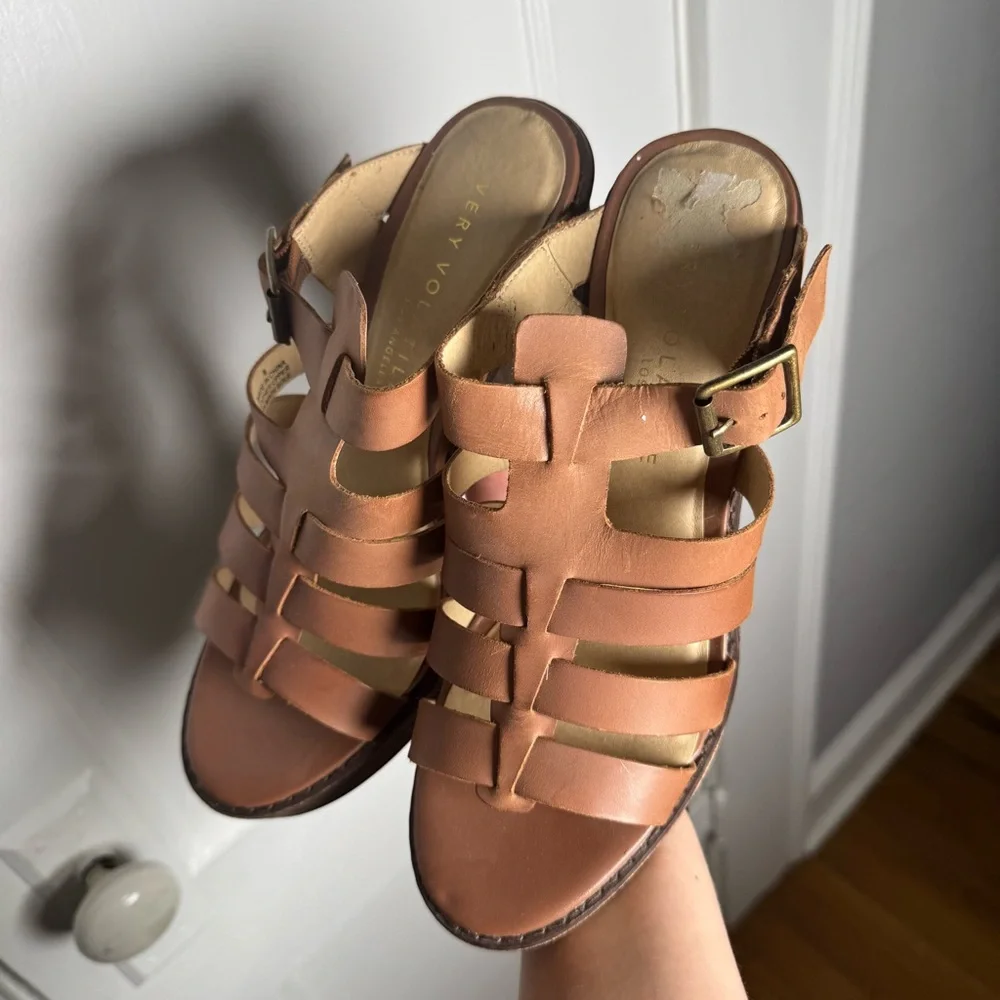 Very Volatile Los Angeles Leather Platform Tan Strappy Heels size 9